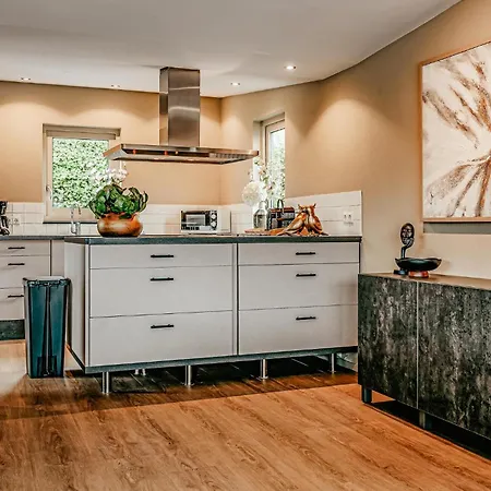 Woude Ботель Uitgeest